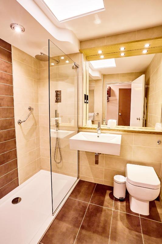 Twin Room with Shower image 4