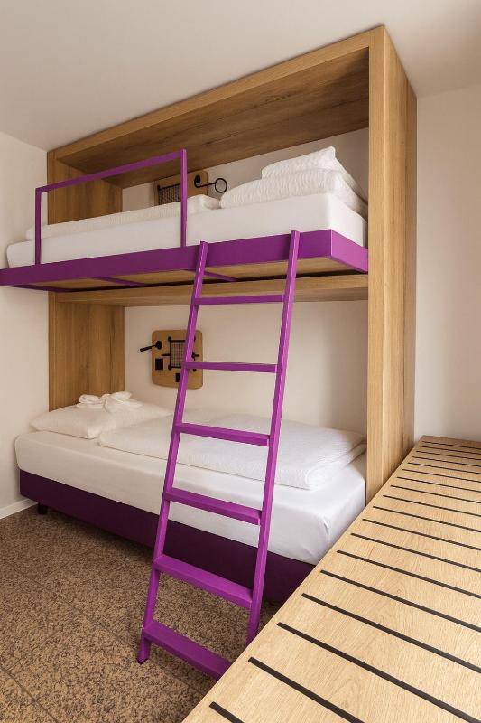 Hotelkonkurrenz Hostel - image 25