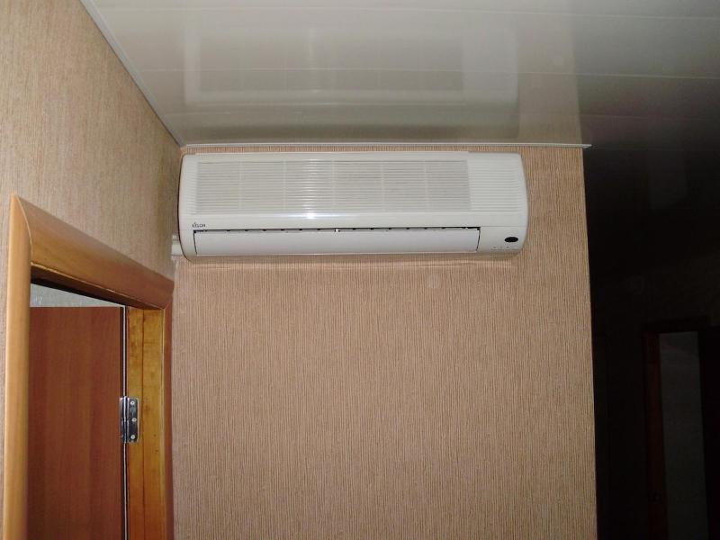Three-room apartment in the center - image 9