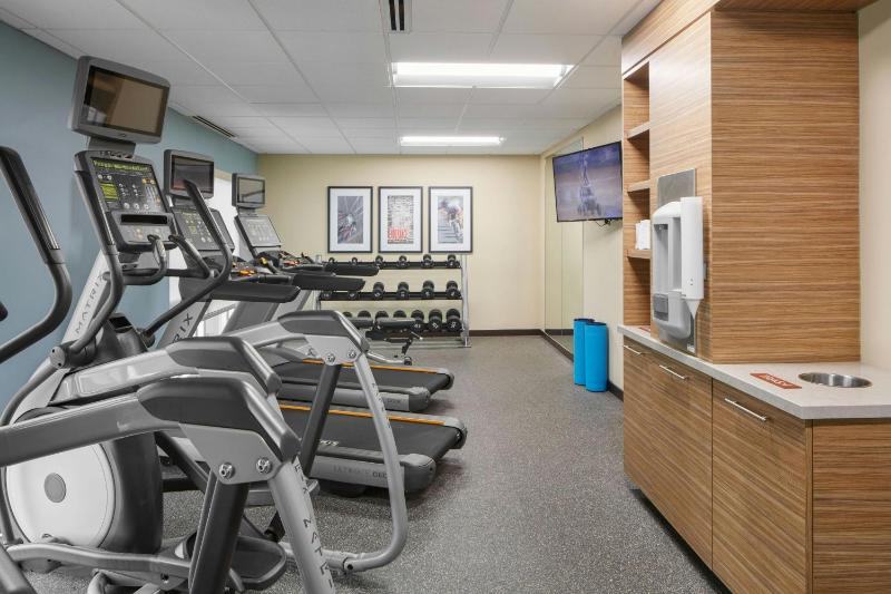 TownePlace Suites by Marriott Tampa South - image 10
