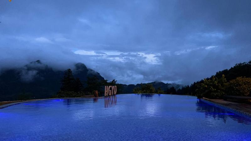 Zhangjiajie Flowers ValleyWatching Sunrise Cloud Sea enjoying an infinity pool free Chinese and Western breakfast and free shuttle service to the entrance of the National Forest Park - image 14