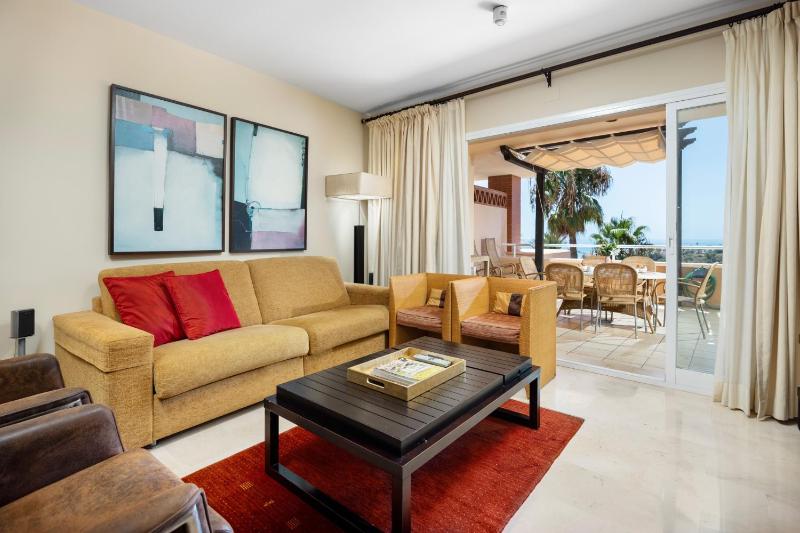 Malibu Mansions by the beach by ALFRESCO STAYS - image 8