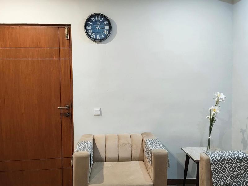Lyallpur Galleria Mall Apartment 1 BHK 1 Bedroom with Living Room Basement Parking 24x7 Security - image 3