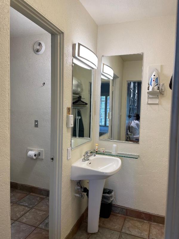 Desert Paradise - A Men's Clothing Optional Resort - image 19