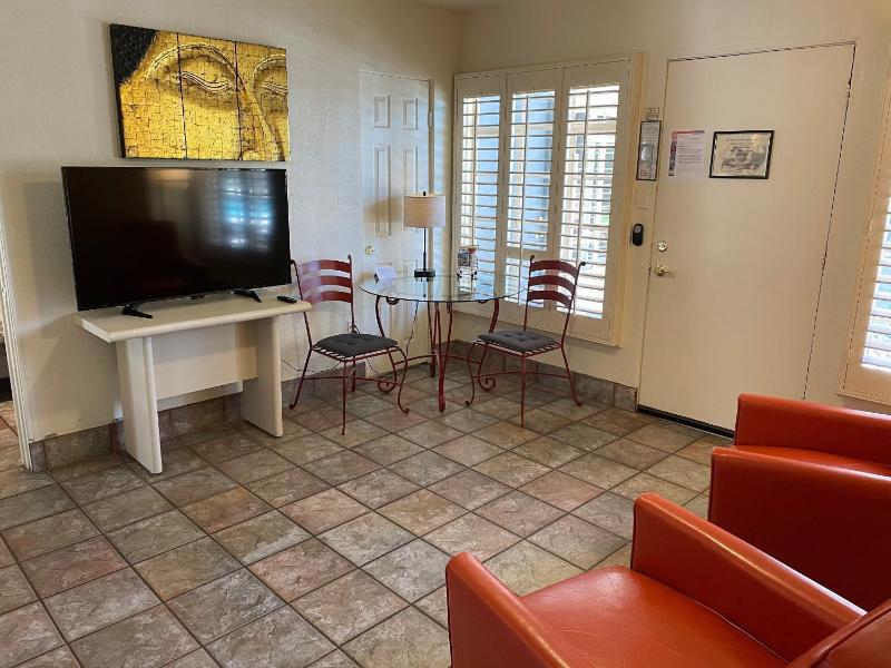 Desert Paradise - A Men's Clothing Optional Resort - image 15