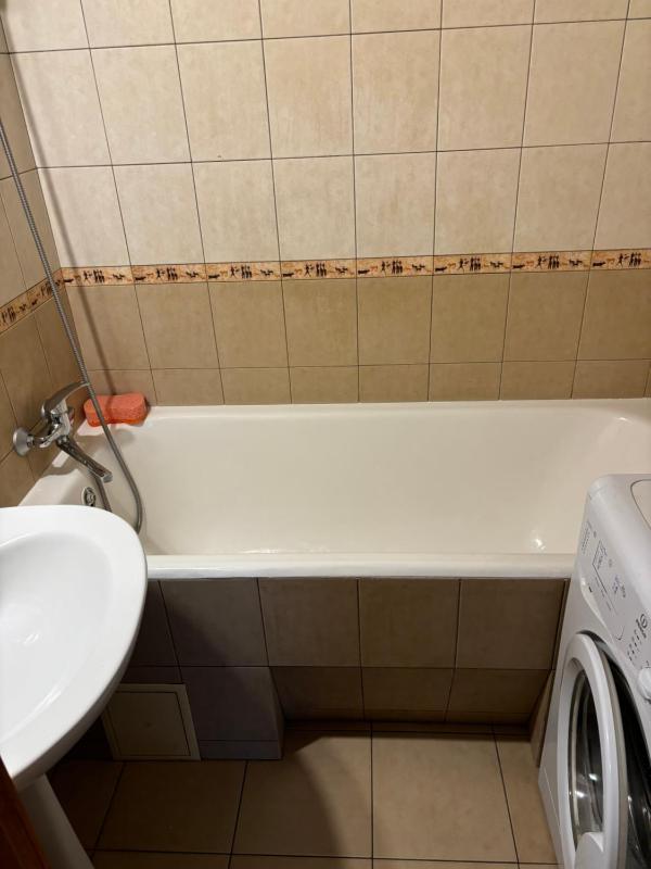 Three-room apartment in the center - image 10