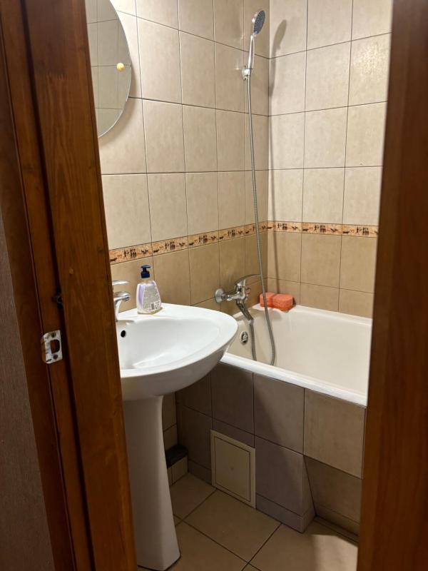 Three-room apartment in the center - image 12