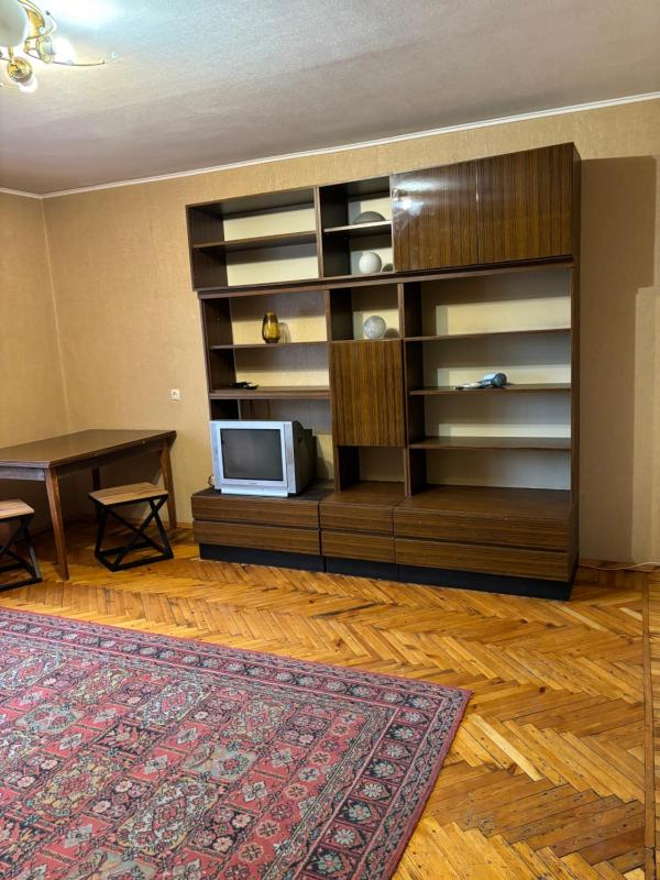 Three-room apartment in the center - image 4