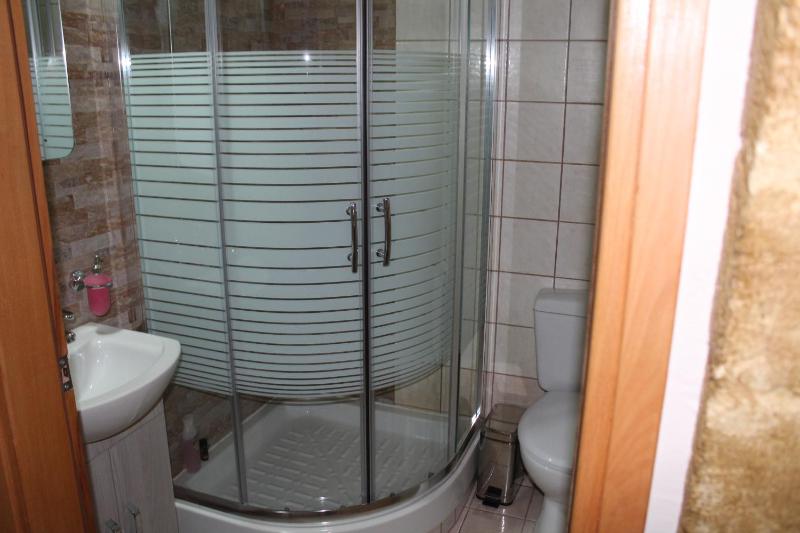 Standard Queen Room image 1
