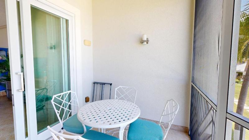 Beachfront 2Br Walk-Out King Twins Pool Wifi - image 12