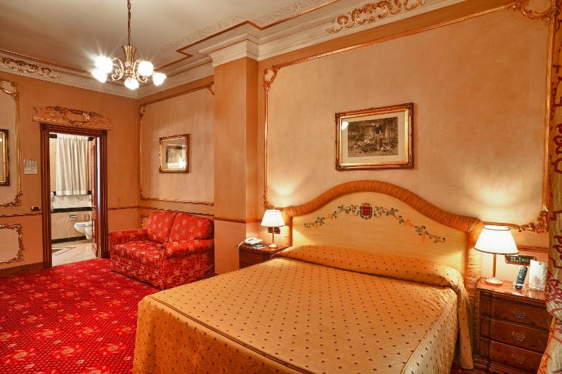 Deluxe Double Room image 3