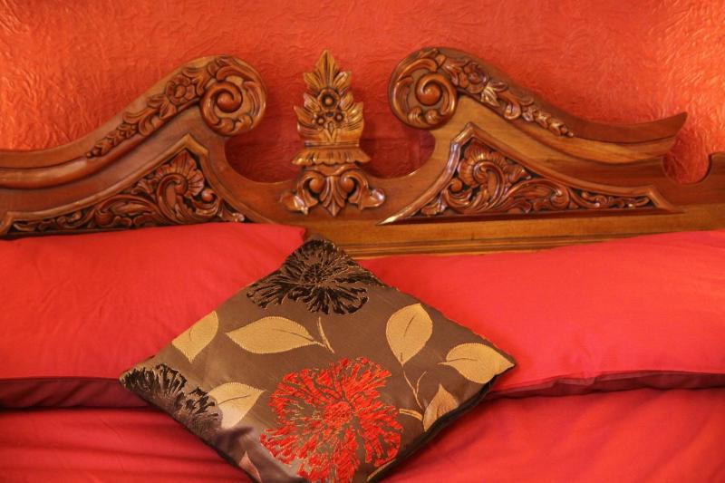 Double Room with Four Poster Bed image 2