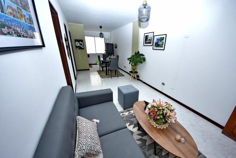 In the Heart of Calis Best Area - image 7