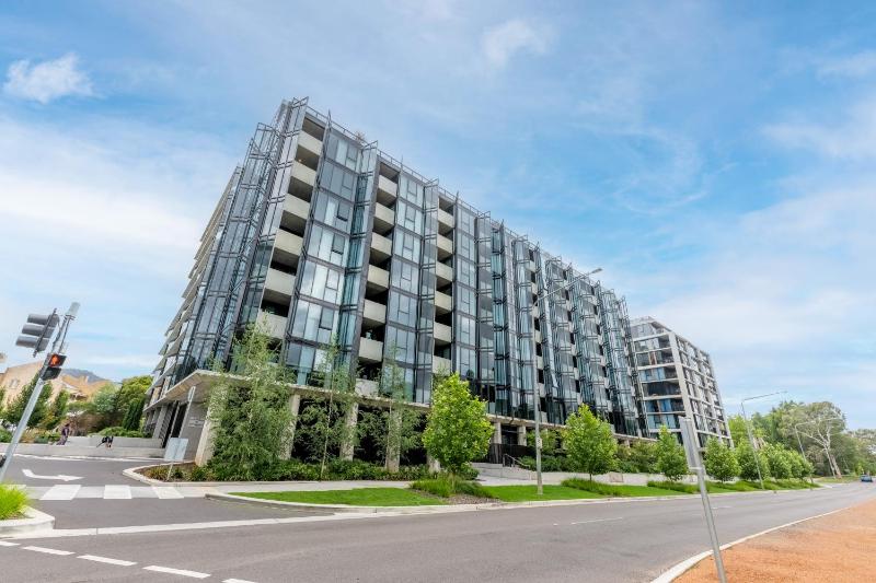 CBR CBDStylish 2BR Parkside Retreat w 2 parking - image 3