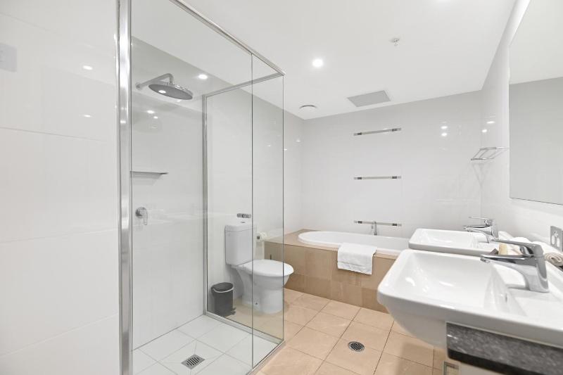 Apt 2204 - Sierra Grand - Broadbeach - image 2