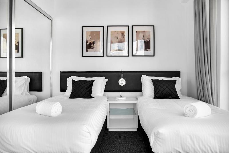 Apt 2177 - Chevron Towers - Surfers Paradise - image 6