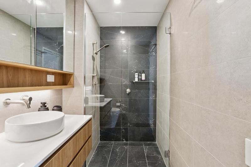 Luxury 2 Bedroom 2 Bathroom Apartment Walk to Burswood Casino - image 12