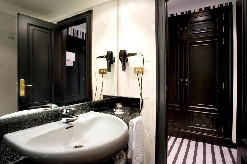 Hotel Clarin - image 18