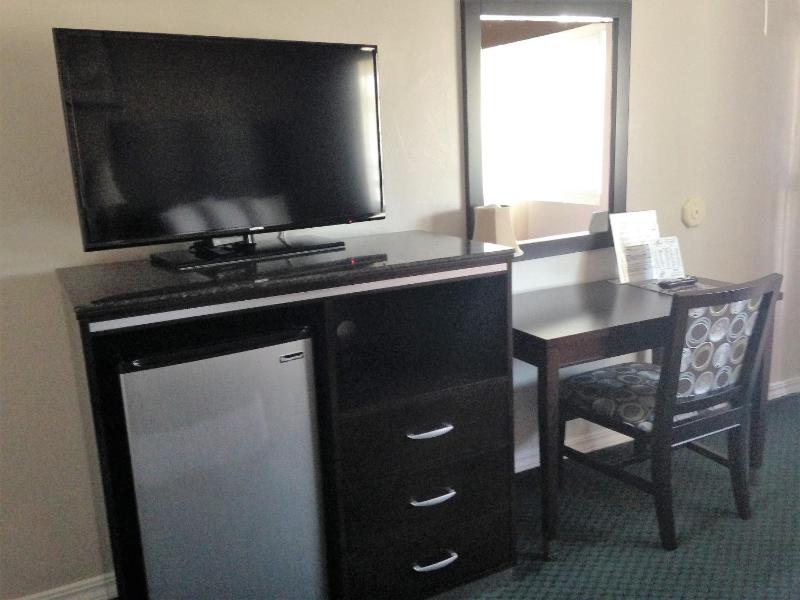 Standard Room with Two Beds image 2