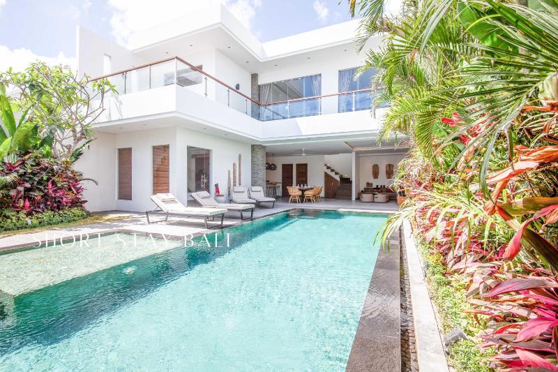 Seaside Haven Charming 4BR Villa 5 Min to beach - image 23