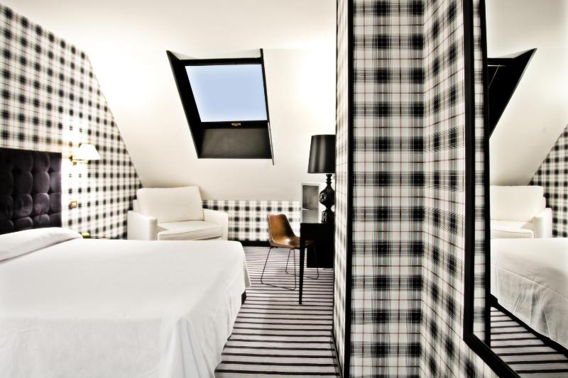 Double Room with Extra Bed image 2
