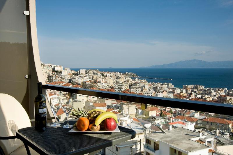 Classic Double or Twin Room with Sea View image 4