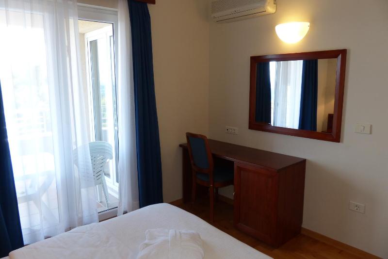 One-Bedroom Apartment image 3