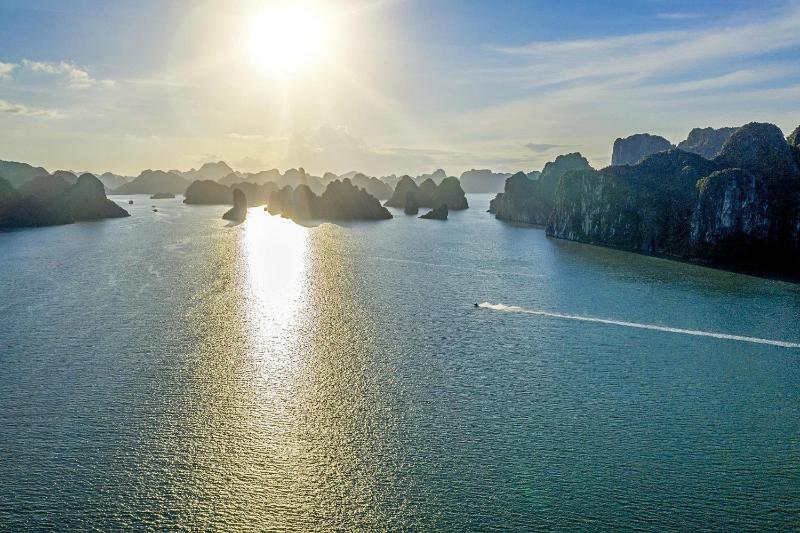Luxury Yacht Ha Long Bay - Managed by Vietyacht Club - image 11