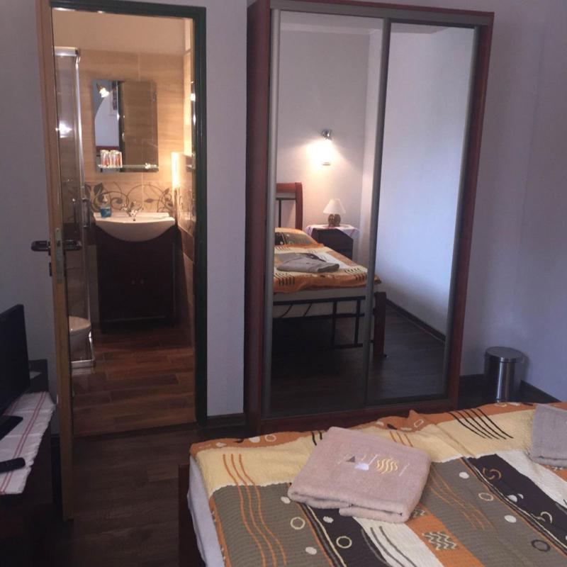 Double Room image 2