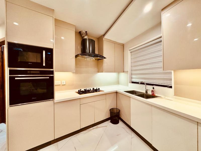 The Cozy Suite by Lux Haven Stays 2 Bedroom Apartment - image 8