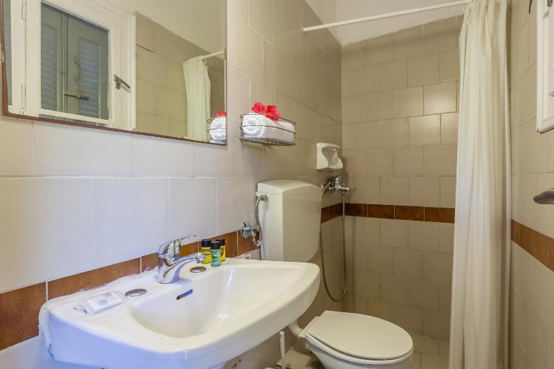 Economy Double or Twin Room image 4