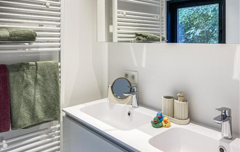 Nice Home In Koksijde With Wifi - image 18