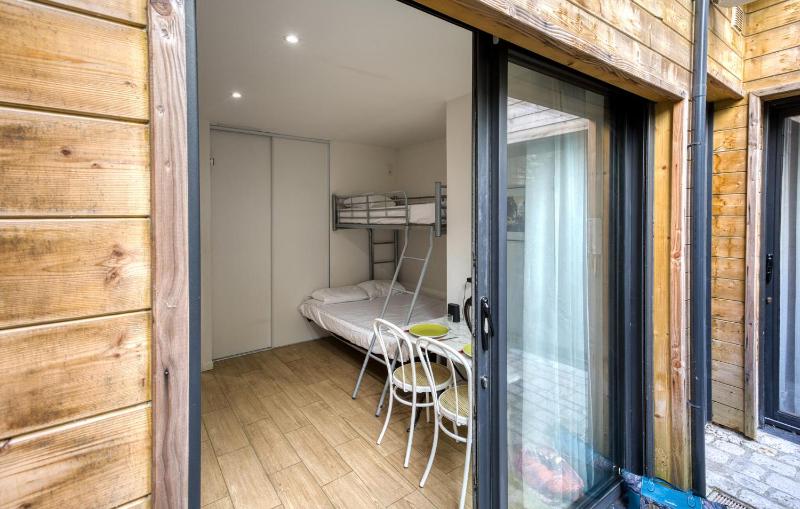 1 Bedroom Cozy Apartment In La Rochelle - image 7