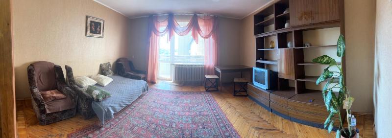 Three-room apartment in the center - image 8