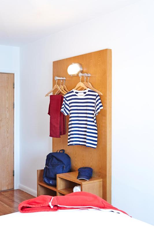 Standard Twin Room image 2