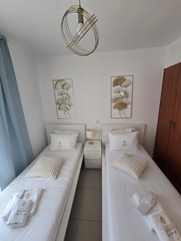 Lazuli Penthouse City Center Ap 5 - image 2
