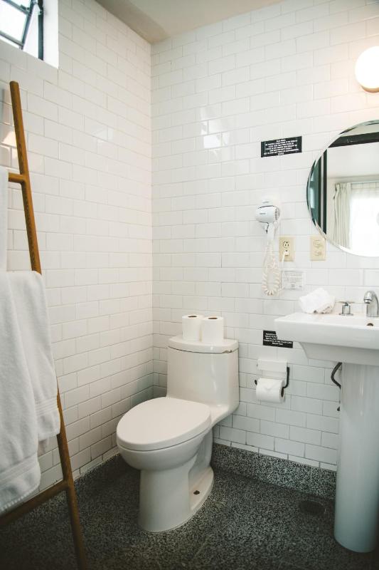 Stylish Colonial Stay in Roma Norte W Rooftop 8BR - image 10