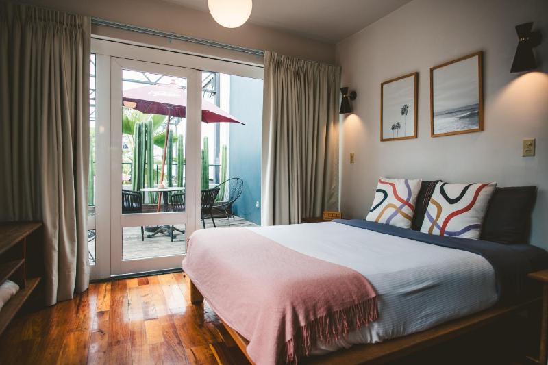 Stylish Colonial Stay in Roma Norte W Rooftop 8BR - image 9