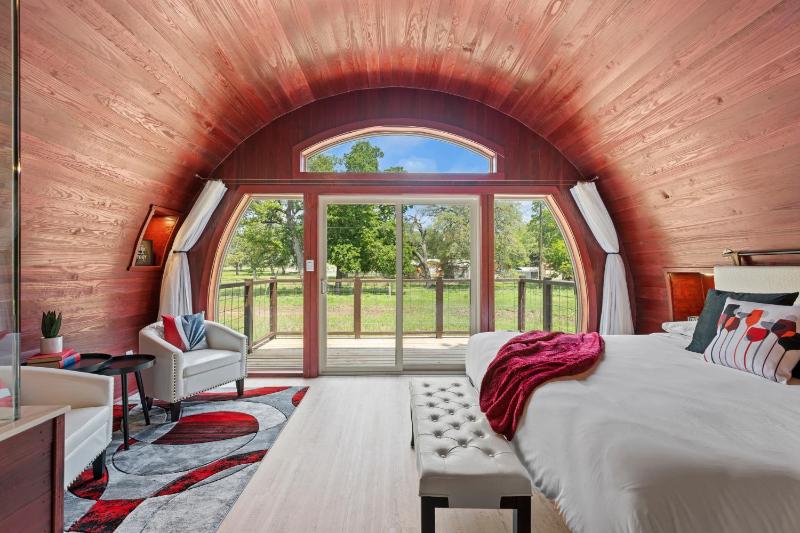 Cabernet Wine Barrel Cabin - image 34