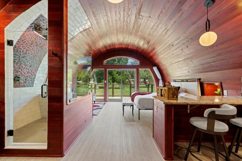 Cabernet Wine Barrel Cabin - image 5