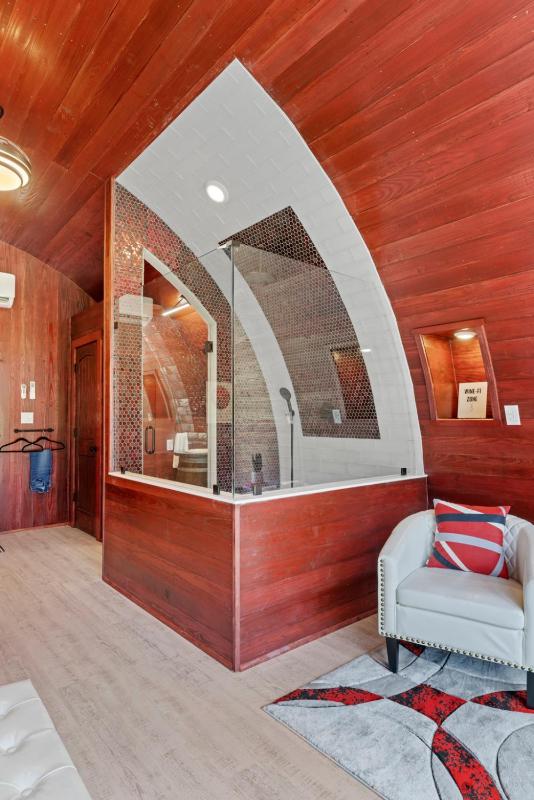 Cabernet Wine Barrel Cabin - image 19