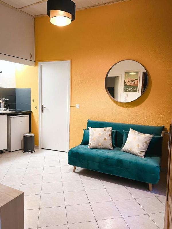 Charming apartment in the city center - image 6