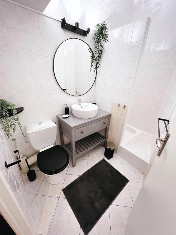 Charming apartment in the city center - image 9