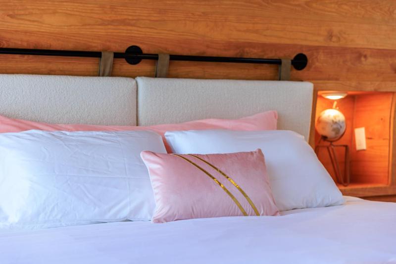 Rosé Wine Barrel Cabin - image 5