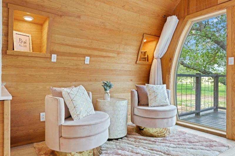 Rosé Wine Barrel Cabin - image 14