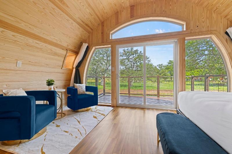 Romantic Chardonnay Wine Barrel Cabin - image 25