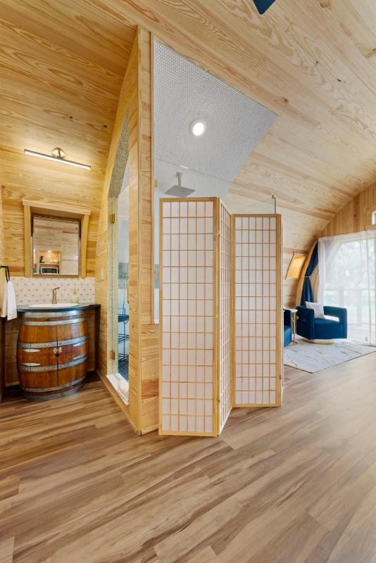 Romantic Chardonnay Wine Barrel Cabin - image 11