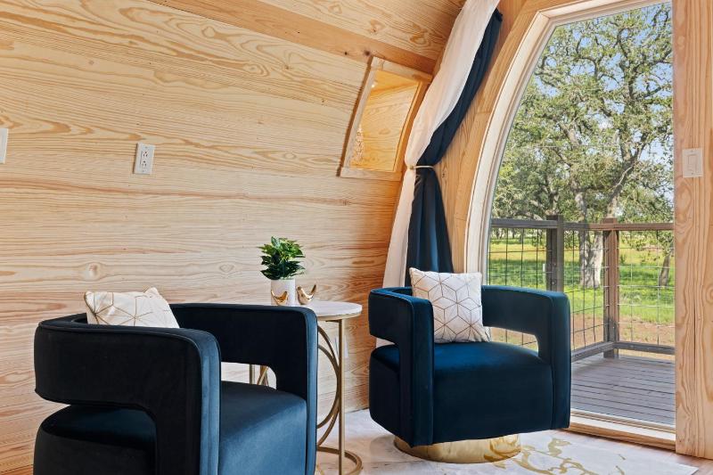Romantic Chardonnay Wine Barrel Cabin - image 21