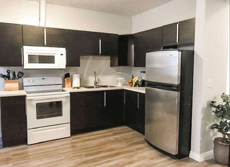 Convention close by 2BR Suite Free Parking - image 9