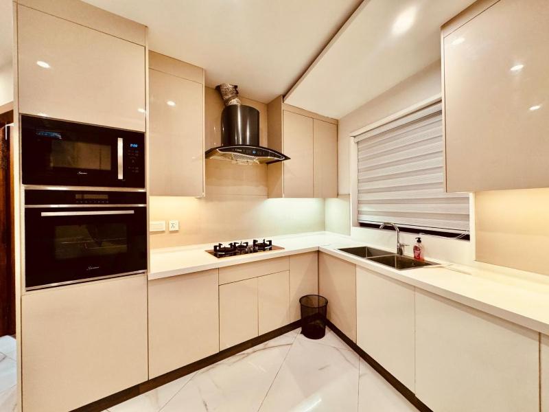2 Bedroom Cozy Apartment by Lux Haven Stays - image 3